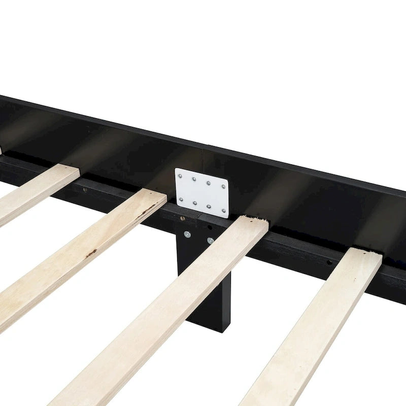 Lit plateforme queen en bois avec tête de lit en rotin naturel
